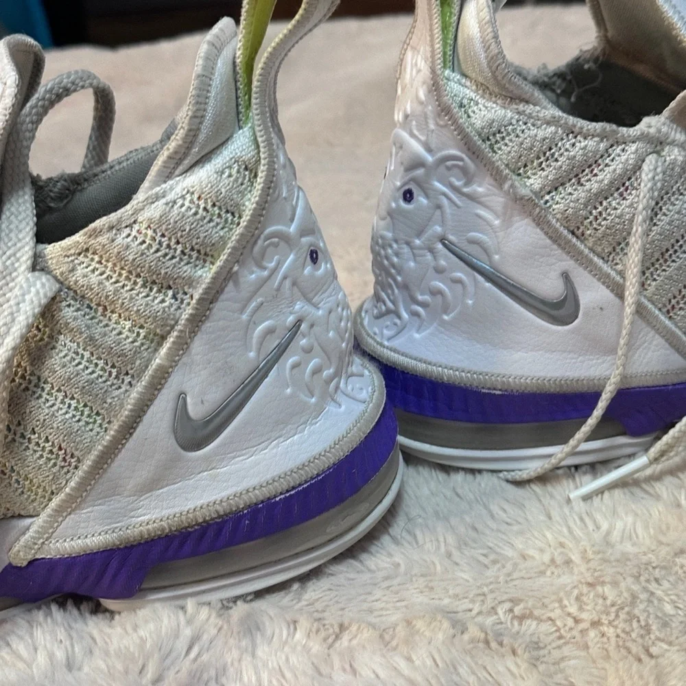 Nike Lebron XVI 16 Buzz Lightyear AQ2465-102 Size 6.5 Y